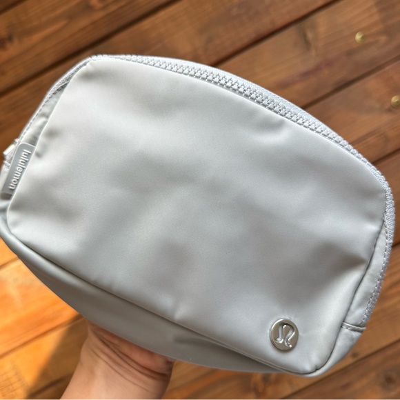 Lululemon Everywhere Belt Bag 1L NWOT - Picture 1 of 8